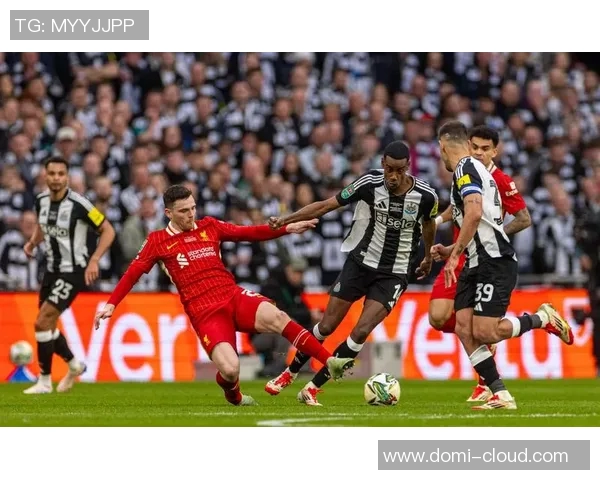 纽卡斯尔联队迎战罗奇代联队全力争胜展现球队实力与斗志 纽卡斯尔联队迎战罗奇代联队全力争胜展现球队实力与斗志