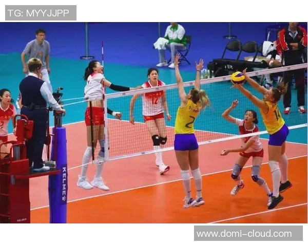 日本女排迎战美国队力争胜利展现团队精神与竞技风采 日本女排迎战美国队力争胜利展现团队精神与竞技风采