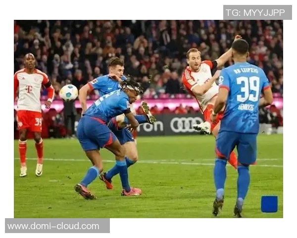 RB莱比锡与拜仁慕尼黑激战正酣谁能在德甲巅峰对决中笑到最后