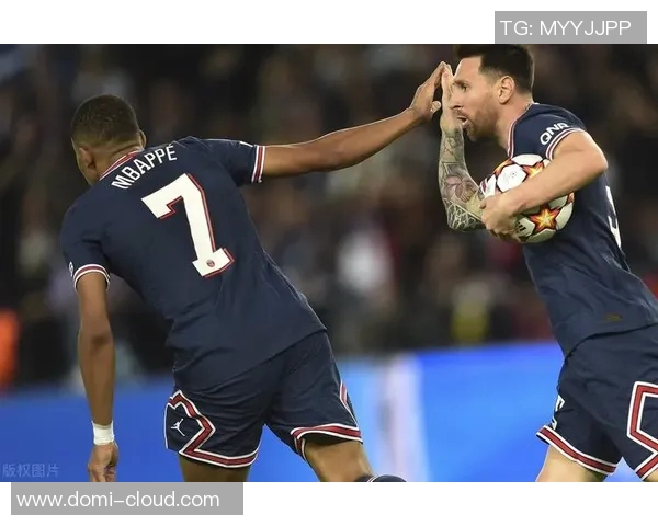 大巴黎与多特蒙德激战正酣比分揭晓引发球迷热议 大巴黎与多特蒙德激战正酣比分揭晓引发球迷热议